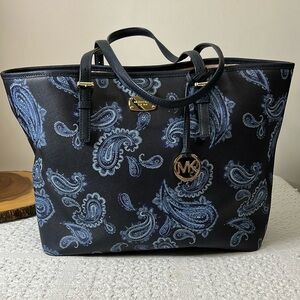 Michael Kors Jet Set Admiral Large Blue Paisley Carry All Tote bag New